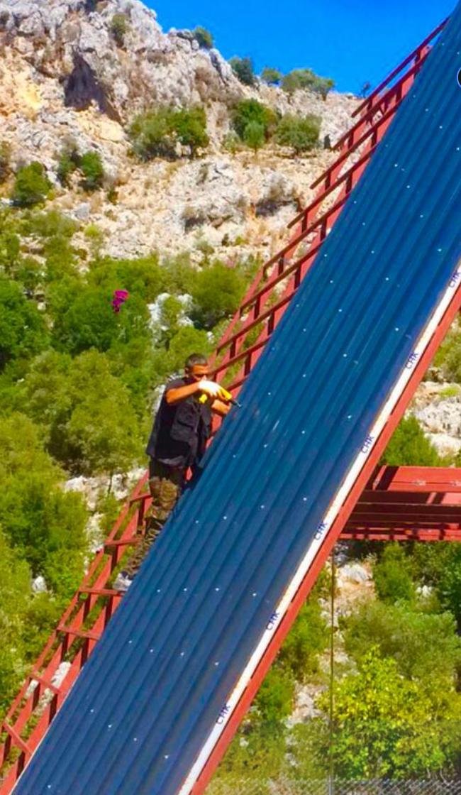 Eğimli metal çatı kaplaması